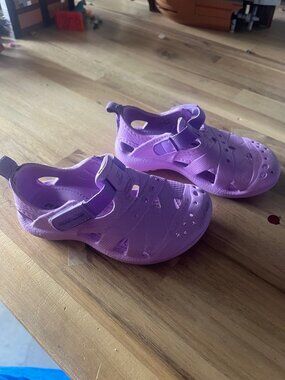 SKECHERS KIDS POOL SHOES